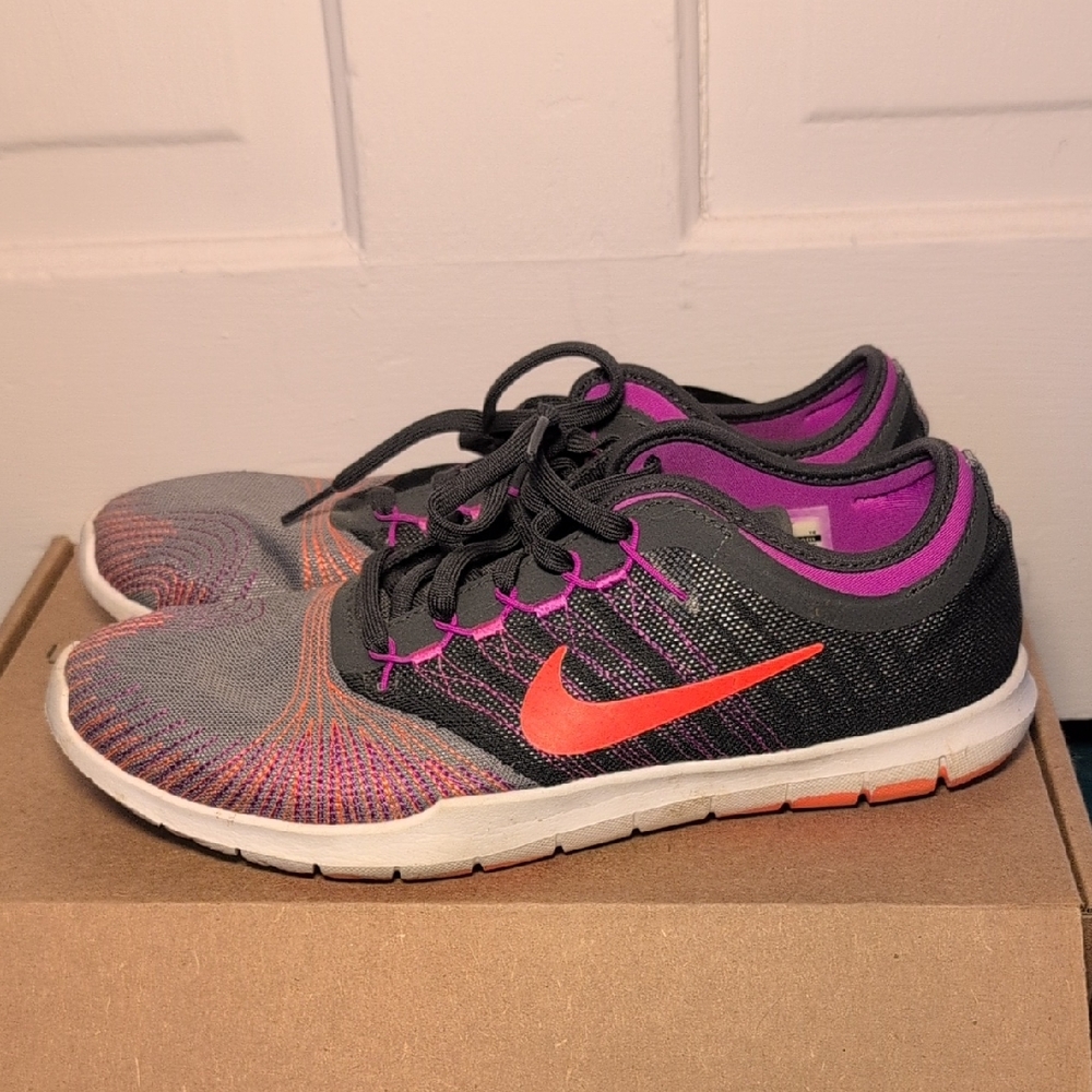Nike Gray and Pink Athletic Shoes for Performance